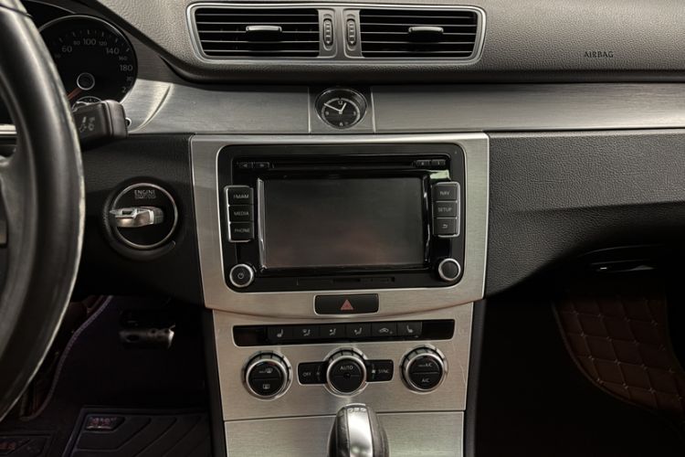 Used Volkswagen FAW-Volkswagen CC 2013 2.0 TSI Ultimate Model Audio And AC Panel