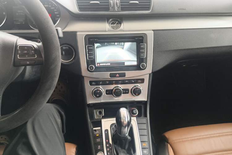 Used Volkswagen FAW-Volkswagen CC 2013 1.8TSI Luxury Model Audio And AC Panel