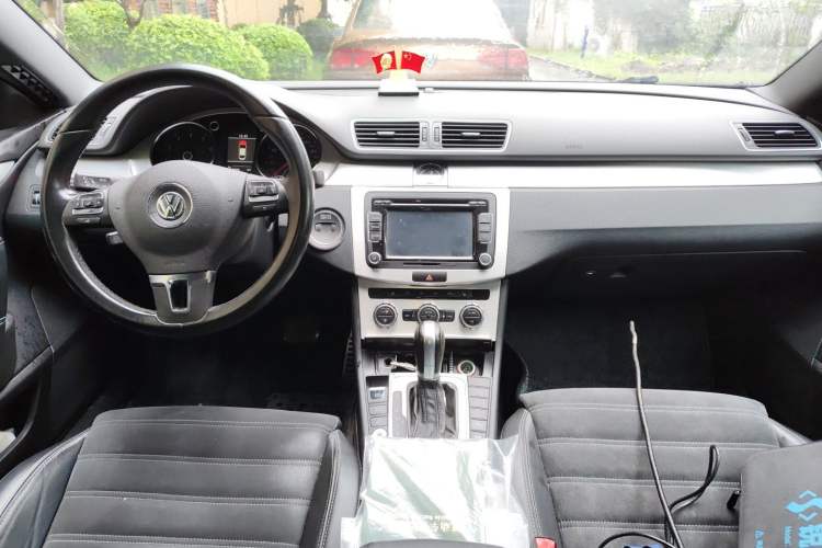 Used Volkswagen FAW-Volkswagen CC 2013 1.8TSI Luxury Model Center Console
