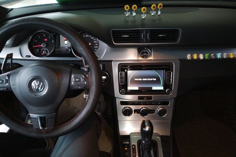 Used Volkswagen FAW-Volkswagen CC 2013 2.0 TSI Luxury Model Center Console