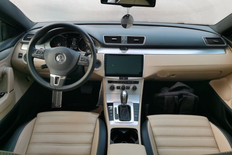 Used Volkswagen FAW-Volkswagen CC 2013 1.8TSI Prestige Model Center Console
