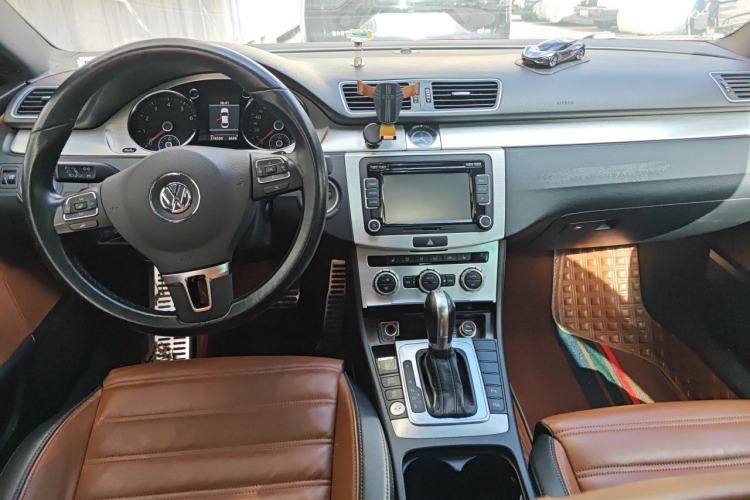 Used Volkswagen FAW-Volkswagen CC 2013 2.0 TSI Luxury Model Center Console