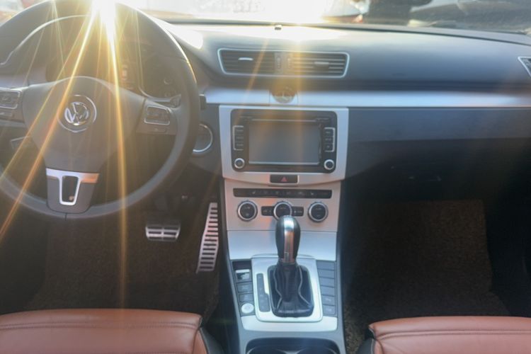 Used Volkswagen FAW-Volkswagen CC 2013 1.8TSI Luxury Model Center Console