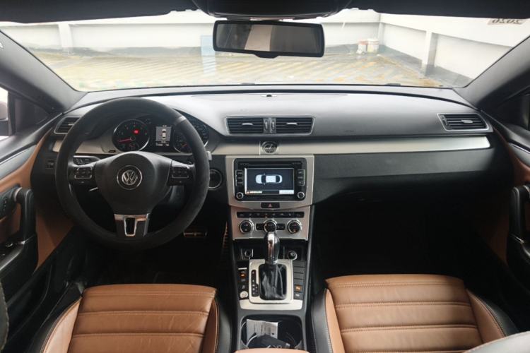 Used Volkswagen FAW-Volkswagen CC 2013 1.8TSI Luxury Model Center Console