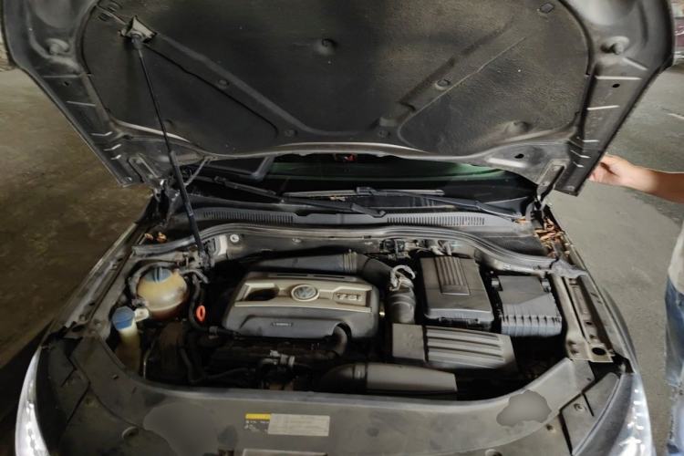 Used Volkswagen FAW-Volkswagen CC 2013 1.8TSI Prestige Model Engine Bay