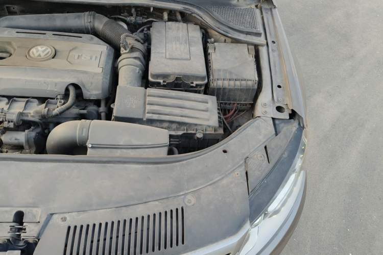 Used Volkswagen FAW-Volkswagen CC 2013 1.8TSI Prestige Model Engine Bay Left