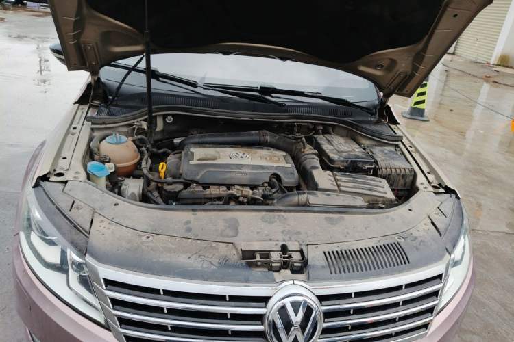 Used Volkswagen FAW-Volkswagen CC 2013 1.8TSI Luxury Model Engine Bay