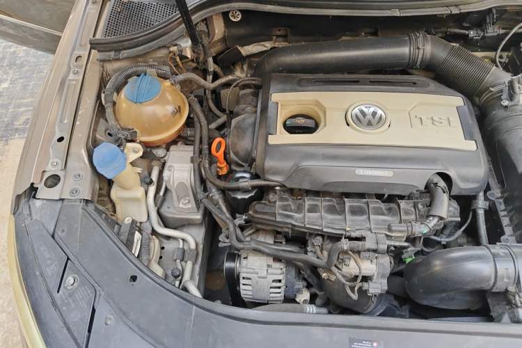 Used Volkswagen FAW-Volkswagen CC 2013 2.0 TSI Luxury Model Engine Bay Right