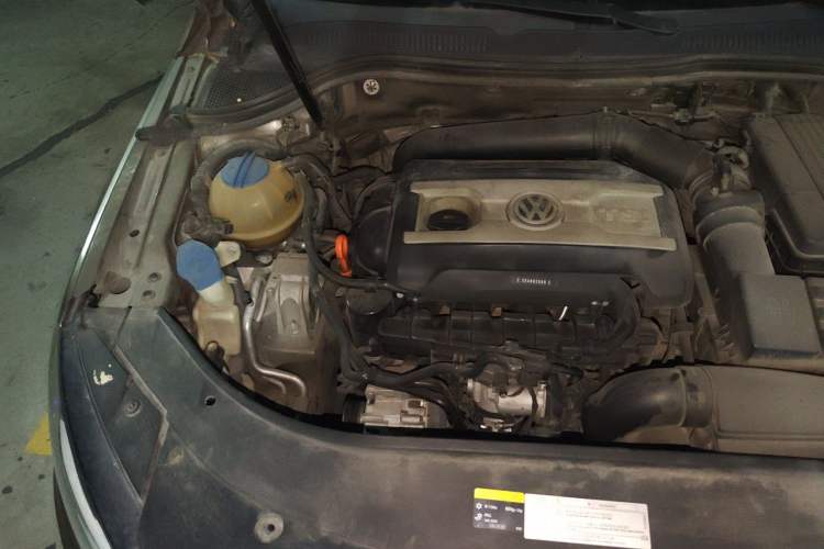 Used Volkswagen FAW-Volkswagen CC 2013 1.8TSI Luxury Model Engine Bay Right