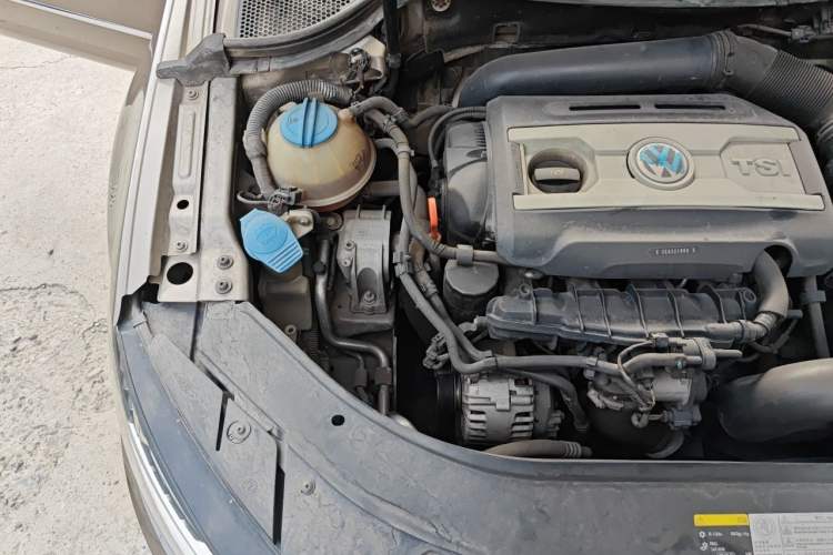 Used Volkswagen FAW-Volkswagen CC 2013 2.0 TSI Luxury Model Engine Bay Right