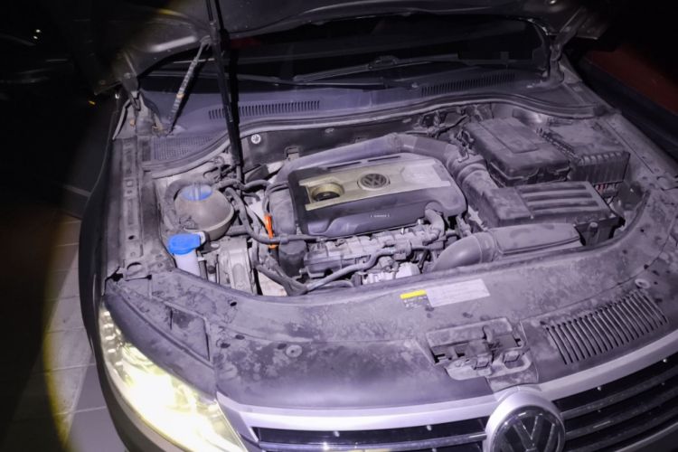 Used Volkswagen FAW-Volkswagen CC 2013 1.8TSI Luxury Model Engine Bay Right