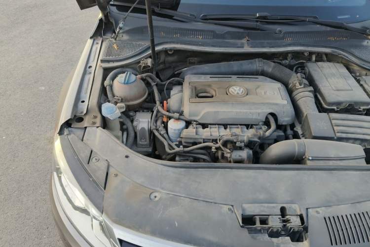 Used Volkswagen FAW-Volkswagen CC 2013 1.8TSI Prestige Model Engine Bay Right