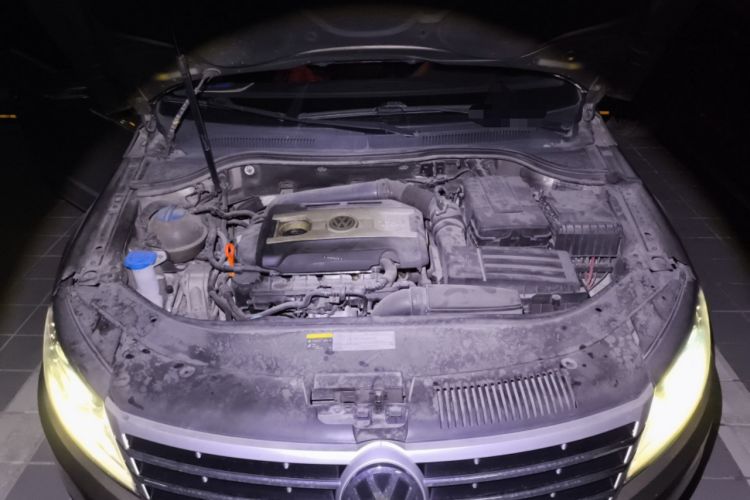 Used Volkswagen FAW-Volkswagen CC 2013 1.8TSI Luxury Model Engine Bay