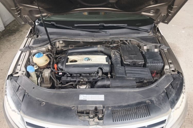 Used Volkswagen FAW-Volkswagen CC 2013 1.8TSI Luxury Model Engine Bay