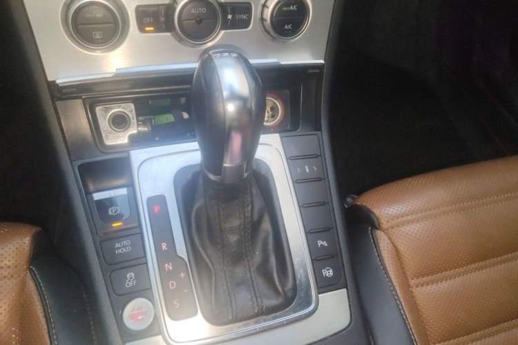 Used Volkswagen FAW-Volkswagen CC 2013 2.0 TSI Prestige Model Gear Lever