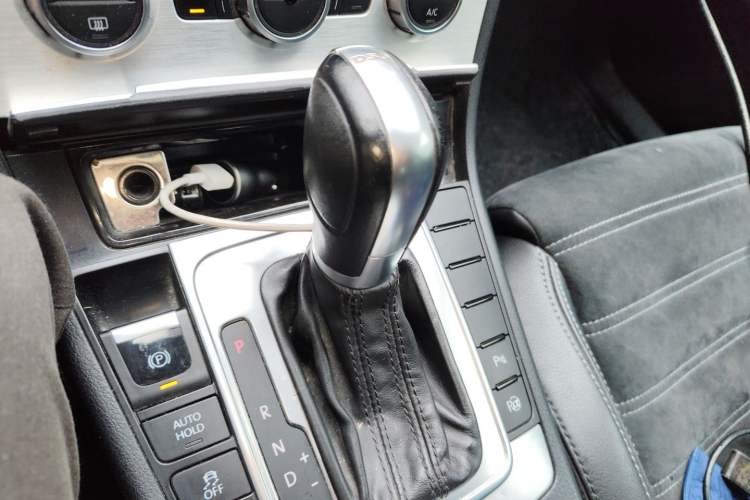 Used Volkswagen FAW-Volkswagen CC 2013 1.8TSI Luxury Model Gear Lever