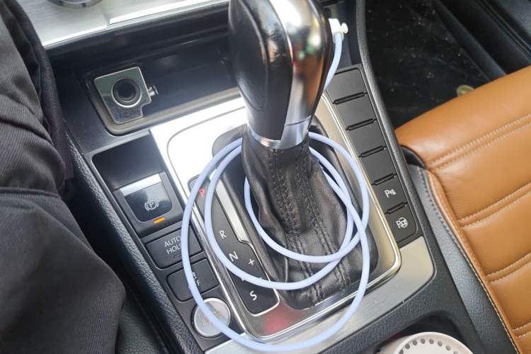 Used Volkswagen FAW-Volkswagen CC 2013 2.0 TSI Luxury Model Gear Lever