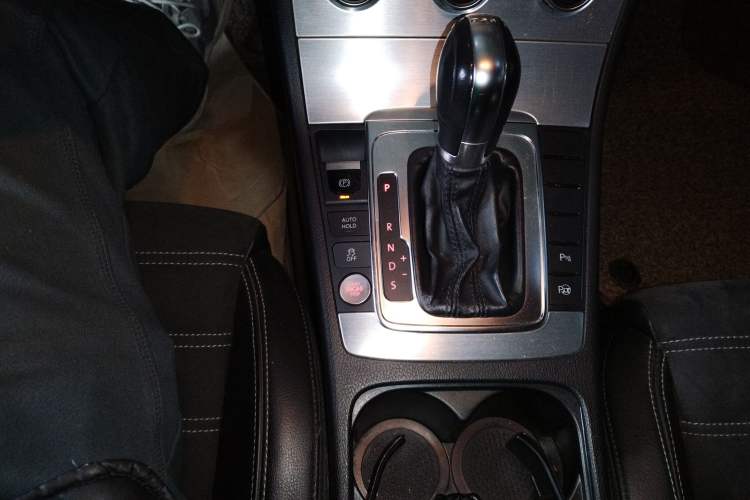 Used Volkswagen FAW-Volkswagen CC 2013 2.0 TSI Luxury Model Gear Lever