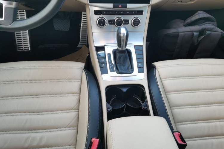 Used Volkswagen FAW-Volkswagen CC 2013 1.8TSI Prestige Model Gear Lever