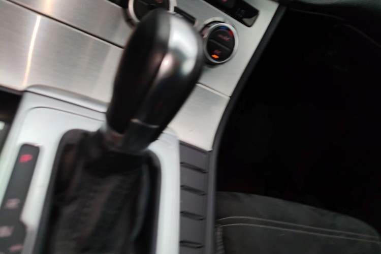 Used Volkswagen FAW-Volkswagen CC 2013 1.8TSI Luxury Model Gear Lever