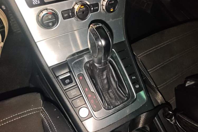 Used Volkswagen FAW-Volkswagen CC 2013 1.8TSI Luxury Model Gear Lever