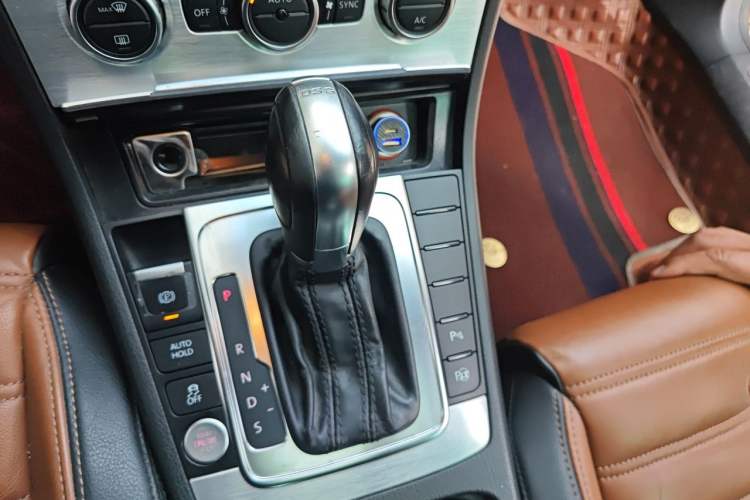 Used Volkswagen FAW-Volkswagen CC 2013 2.0 TSI Luxury Model Gear Lever