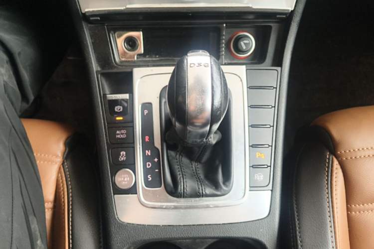 Used Volkswagen FAW-Volkswagen CC 2013 1.8TSI Luxury Model Gear Lever