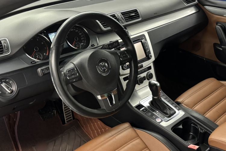 Used Volkswagen FAW-Volkswagen CC 2013 2.0 TSI Ultimate Model Interior 7