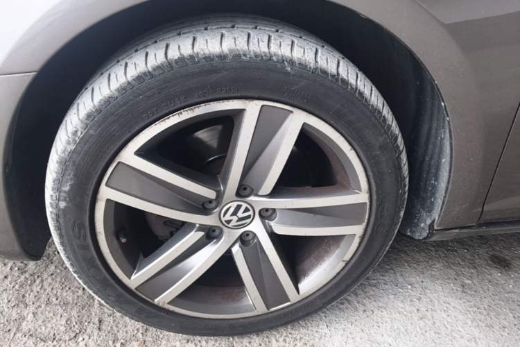 Used Volkswagen FAW-Volkswagen CC 2013 1.8TSI Luxury Model Left Front Wheel Hub