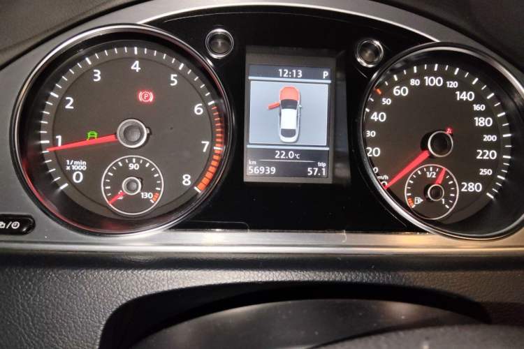 Used Volkswagen FAW-Volkswagen CC 2013 2.0 TSI Ultimate Model Odometer Close Up