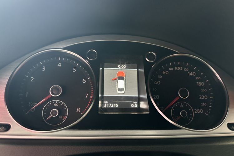 Used Volkswagen FAW-Volkswagen CC 2013 1.8TSI Luxury Model Odometer Close Up