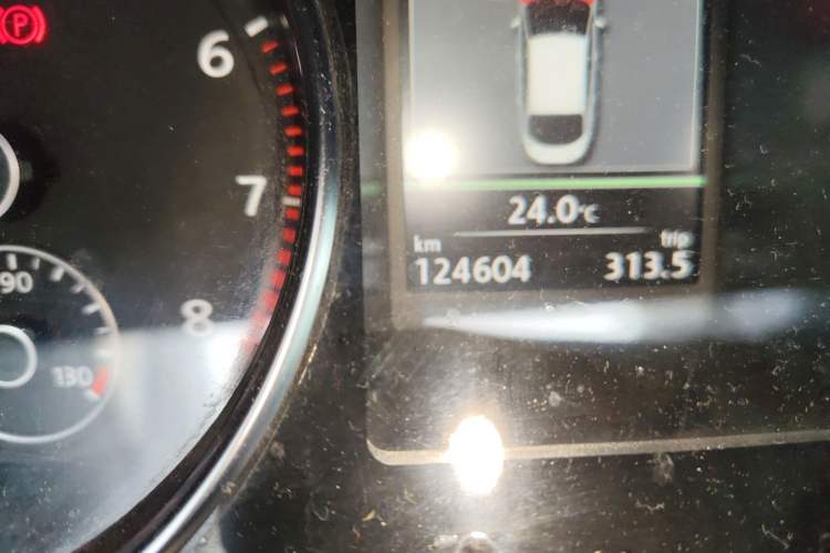 Used Volkswagen FAW-Volkswagen CC 2013 1.8TSI Luxury Model Odometer Close Up