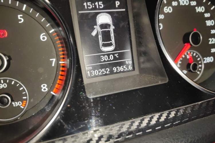 Used Volkswagen FAW-Volkswagen CC 2013 1.8TSI Prestige Model Odometer Close Up