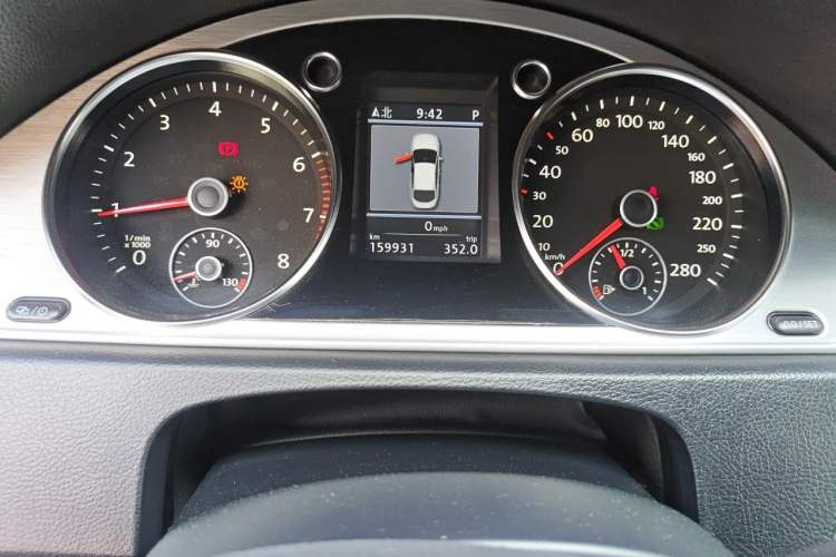 Used Volkswagen FAW-Volkswagen CC 2013 2.0 TSI Luxury Model Odometer Close Up