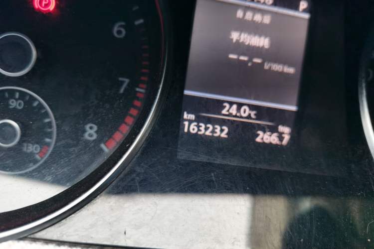 Used Volkswagen FAW-Volkswagen CC 2013 3.0 FSI V6 Odometer Close Up