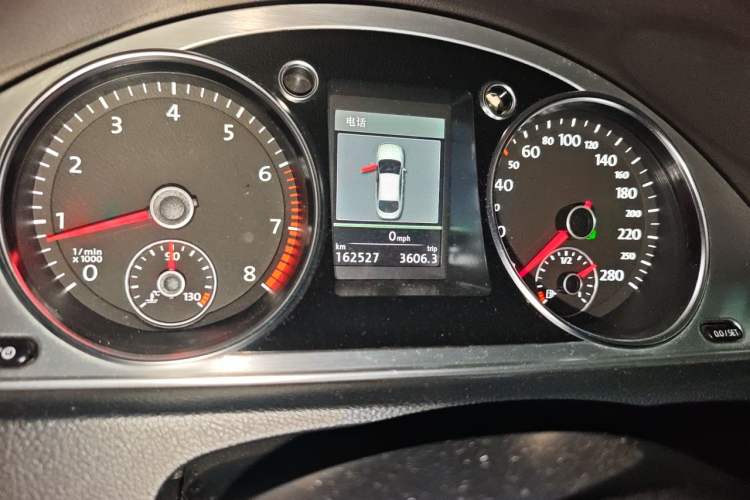 Used Volkswagen FAW-Volkswagen CC 2013 1.8TSI Luxury Model Odometer Close Up