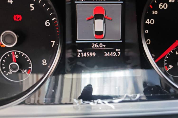 Used Volkswagen FAW-Volkswagen CC 2013 2.0 TSI Luxury Model Odometer Close Up