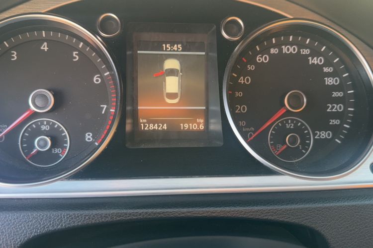 Used Volkswagen FAW-Volkswagen CC 2013 1.8TSI Luxury Model Odometer Close Up