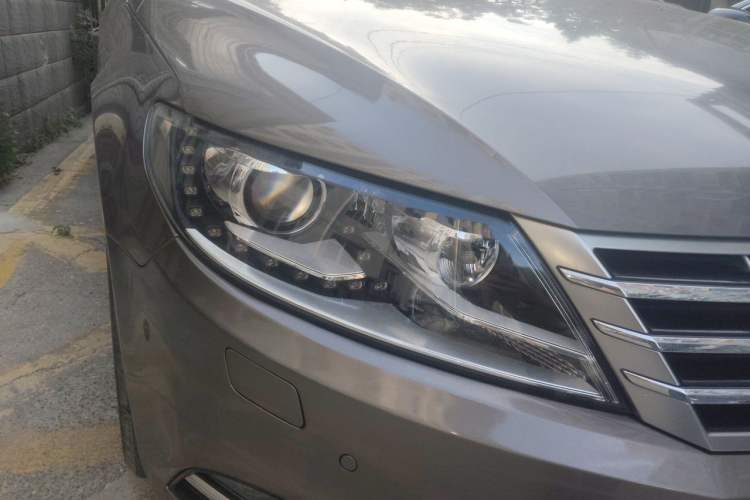 Used Volkswagen FAW-Volkswagen CC 2013 2.0 TSI Prestige Model Right Front Headlight