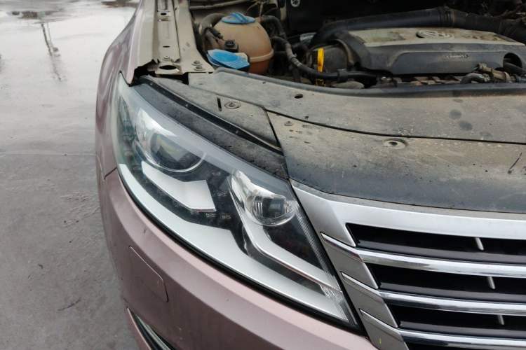 Used Volkswagen FAW-Volkswagen CC 2013 1.8TSI Luxury Model Right Front Headlight