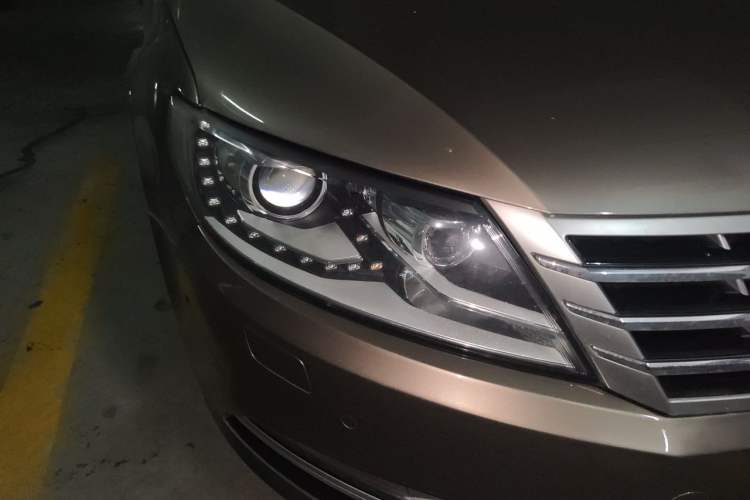 Used Volkswagen FAW-Volkswagen CC 2013 1.8TSI Luxury Model Right Front Headlight