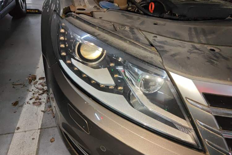 Used Volkswagen FAW-Volkswagen CC 2013 1.8TSI Prestige Model Right Front Headlight