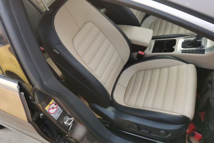 Used Volkswagen FAW-Volkswagen CC 2013 1.8TSI Prestige Model Right Front Seat