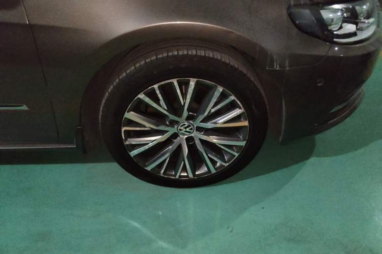 Used Volkswagen FAW-Volkswagen CC 2013 2.0 TSI Ultimate Model Right Front Wheel Hub