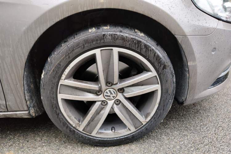 Used Volkswagen FAW-Volkswagen CC 2013 1.8TSI Luxury Model Right Front Wheel Hub