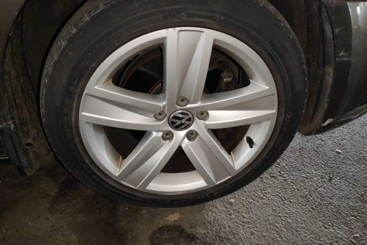 Used Volkswagen FAW-Volkswagen CC 2013 1.8TSI Prestige Model Right Front Wheel Hub