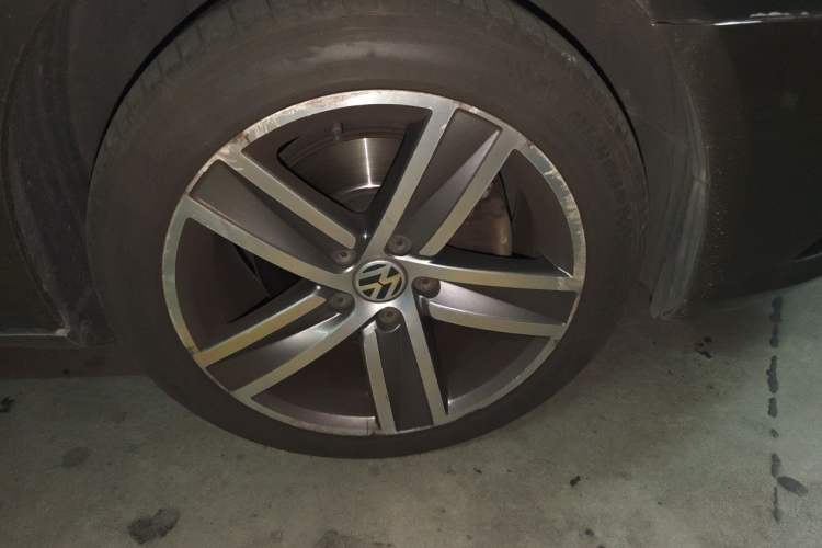 Used Volkswagen FAW-Volkswagen CC 2013 1.8TSI Luxury Model Right Front Wheel Hub