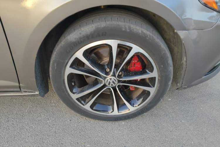 Used Volkswagen FAW-Volkswagen CC 2013 1.8TSI Prestige Model Right Front Wheel Hub