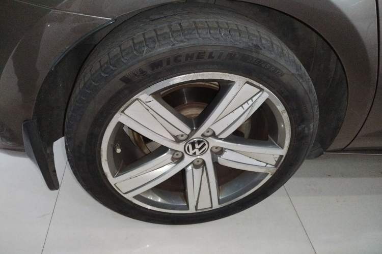 Used Volkswagen FAW-Volkswagen CC 2013 2.0 TSI Luxury Model Right Rear Wheel Hub