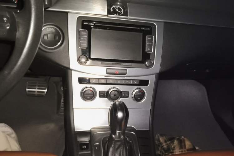 Used Volkswagen FAW-Volkswagen CC 2013 1.8TSI Luxury Model Audio And AC Panel